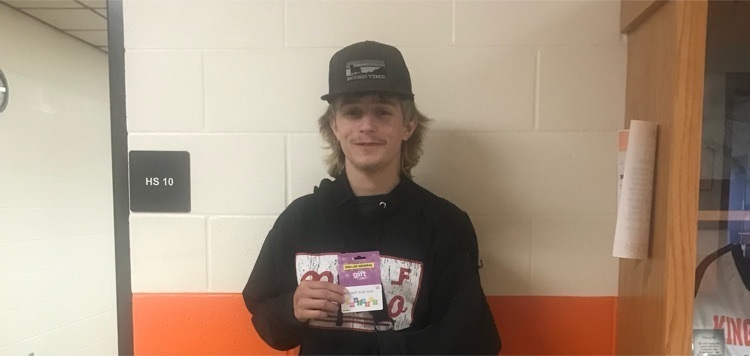 student holding a Dollar General gift card